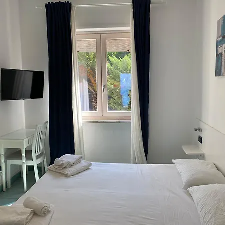 ホテル Il Gabbiano パリヌロ