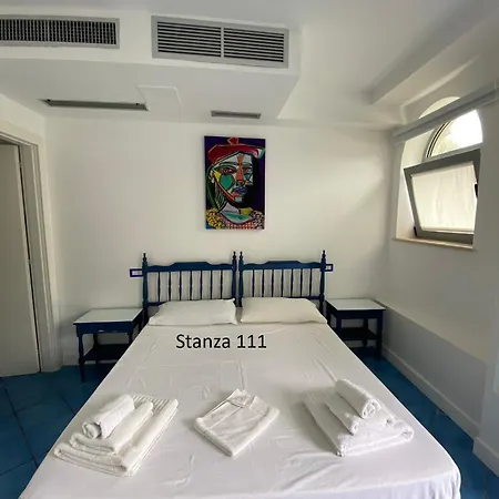 ホテル Il Gabbiano パリヌロ