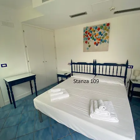 Il Gabbiano ホテル パリヌロ